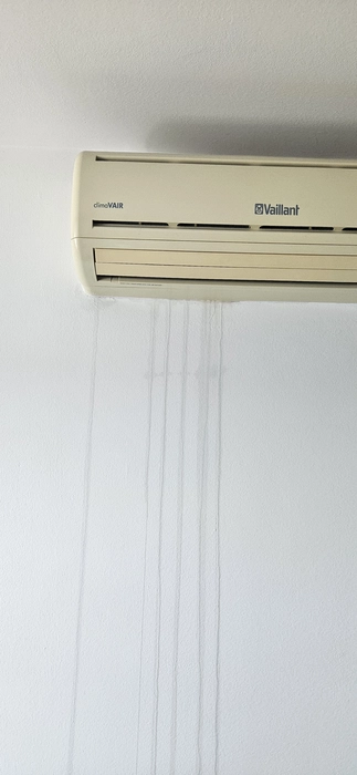 Air conditioner water leakage (117553)