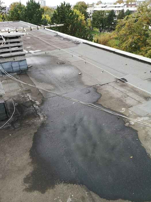 Flat roof water pooling (33311)