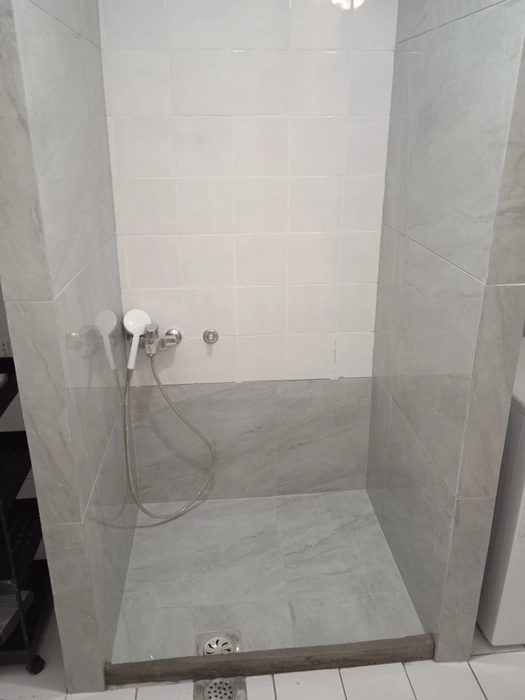 shower floor water drainage issue (91851)